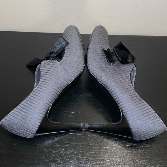 Ann Marino Size 9.5 Pumps.  Big bow.  Nice fabric color and pattern. Black/Gray - Picture 7 of 14